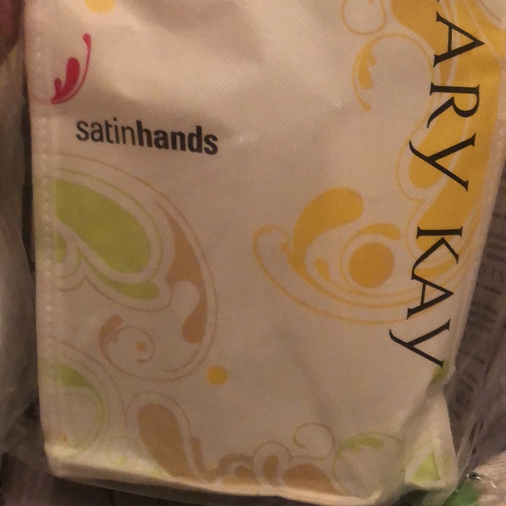 Satin hands set
